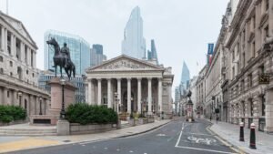 Share price screens tracking the London market